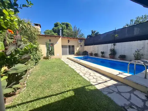 Casa en  Santos Lugares con Quincho y Pileta