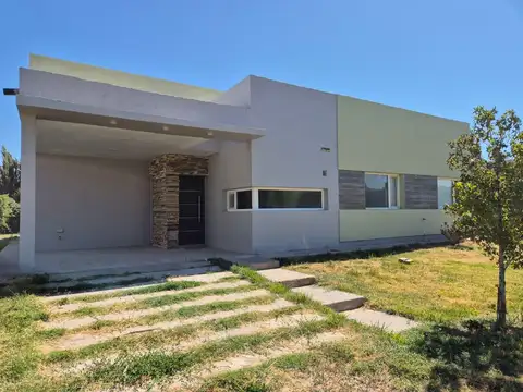 Casa en Alquiler en Neuquen, $ 2.800.000