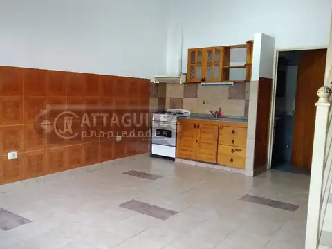 Depto Tipo Casa en Alquiler en San Antonio de Padua, $ 525.000