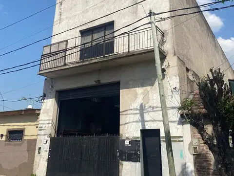 Alquiler Galpón 388m2 en 2 plantas vestuario y oficinas - Lomas del Mirador