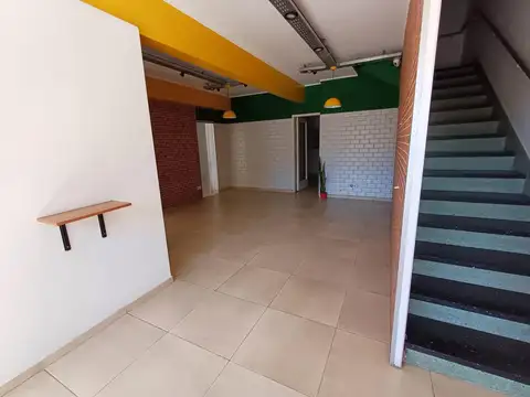 LOCAL COMERCIAL EN VENTA. 2 PLANTAS E INGRESO POR 2 CALLES