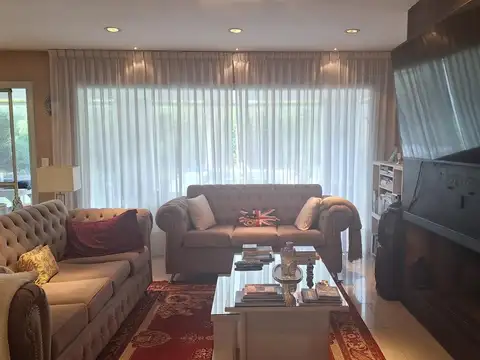 Casa 5 ambientes con 3 baños