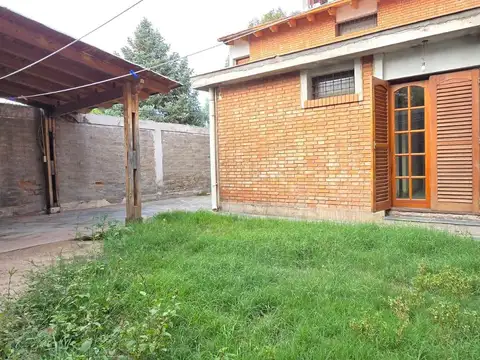 Casa 7 ambientes con 2 baños