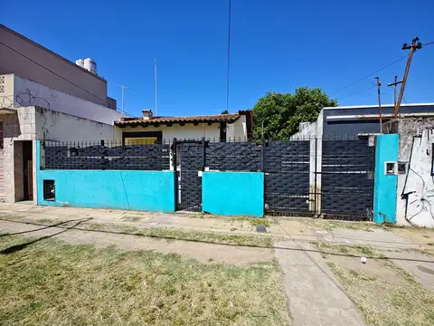 Esteban Echeverría N° al 5800