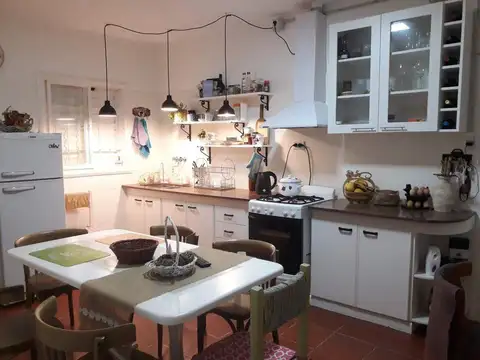 Casa 5 ambientes con 2 baños