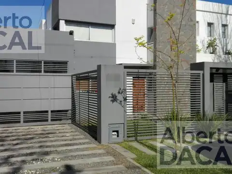 Casa - Venta- City Bell - 2 Dormitorios