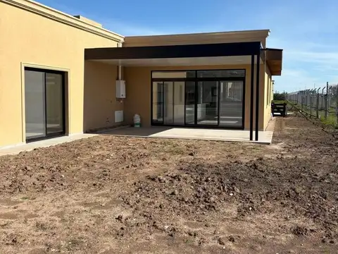 Casa en Venta en Tristán Suárez, USD 235.000