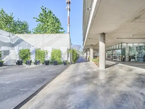 Oficina 3 ambientes con 4 baños