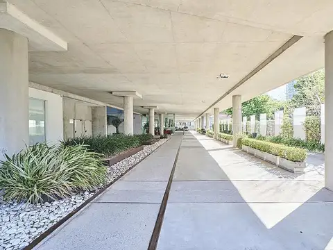 Oficina en Alquiler con 7 cocheras