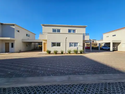 CASA DUPLEX 4 DOR PARRILLA CUOTAS CHIC VILLAGE
