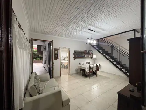 urgente por viaje vendo casa para adecuar en lo mejor de V,Urquiza oportunidad
