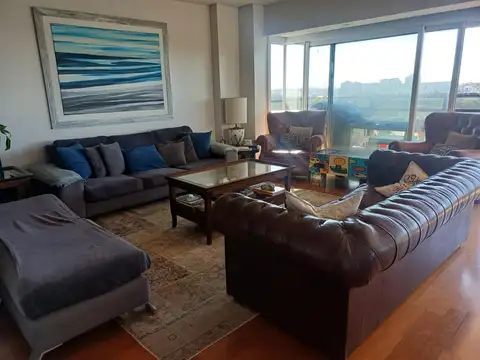 Departamento 5 ambientes con 4 baños