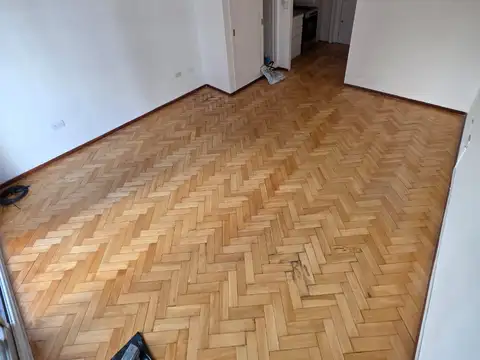 MONOAMBIENTE AL FRENTE CON BALCON A 50MTS DE AV. RIVADAVIA  Y 50 MTS  SUBTE (Estación Carabobo)