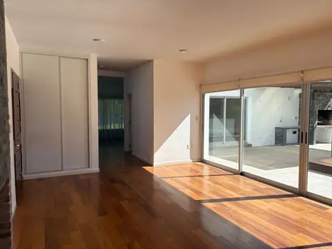 Casa en Venta con 3 cocheras