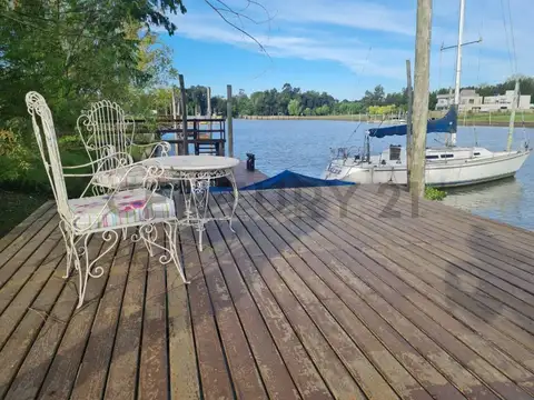 Casa 6 ambientes con 4 baños