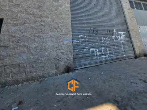 Amplio Galpón/lote En Alquiler Con Salida A Tres Calles, En Zona Villa Libertad