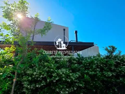 Venta Casa Moderna de 5 ambientes, pileta y cochera. Barrio Santa Emilia. Pilar. 100