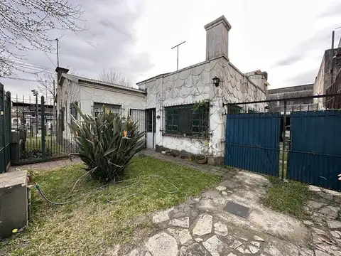 Casa 5 ambientes con 2 baños