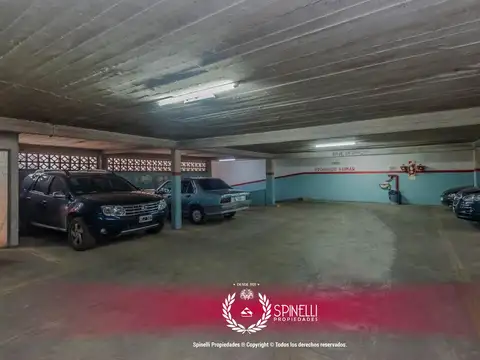 Cochera · Fija, cubierta e individual · ubicada en Maza y Avenida San Juan!