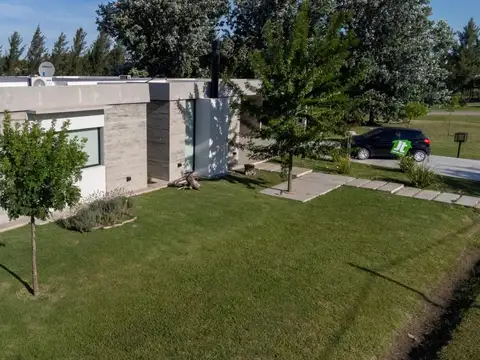 Casa 4 ambientes con 4 baños