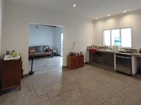 Casa 3 ambientes con 1 baño
