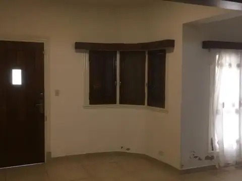 PH AL FRENTE CON GARAGE - Z/MACROCENTRO - IDEAL USO PROF.