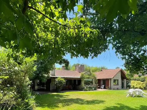 Casa  a la venta y alquiler temporal -Barrio cerrado  Praderas de San Ignacio- Muñiz