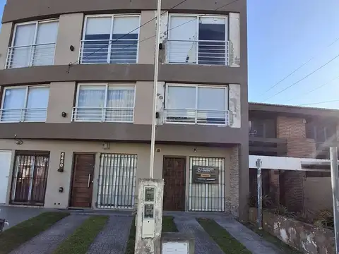 Depto Tipo Casa 4 ambientes con 2 baños