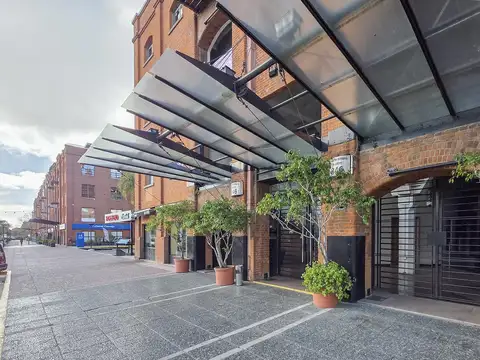 Exclusiva propiedad de amplias dimensiones con terraza y balcón en Puerto Madero.
