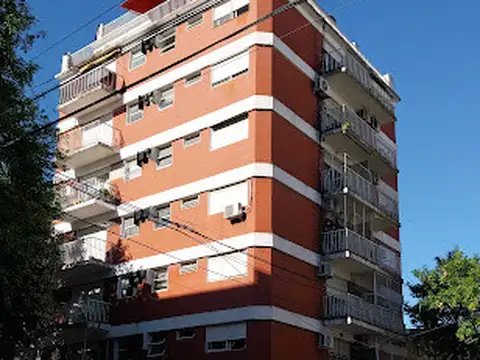 Departamento 2 ambientes en alquiler al frente con balcón en Barracas