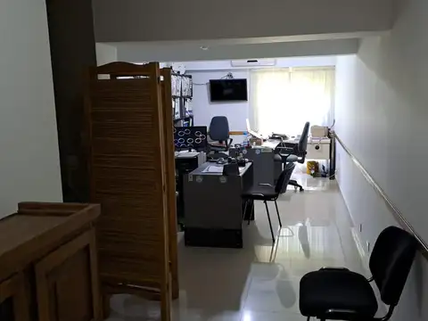 Oficina en Alquiler con 1 cochera