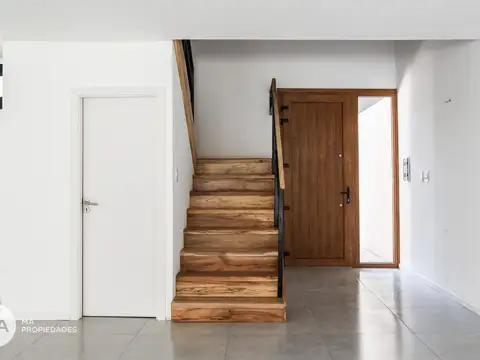 Casa 6 ambientes con 2 baños