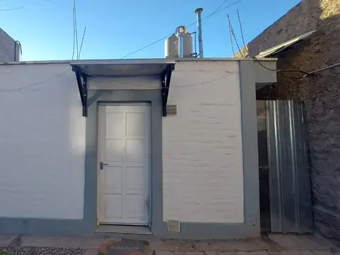 CASA EN ALQUILER 2 DORMITORIOS COCHERA GODOY CRUZ