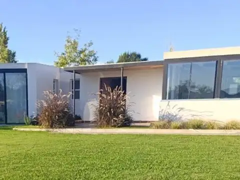 Casa en Venta en Haras Santa Maria, USD 230.000