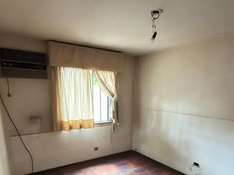Casa 8 ambientes con 2 baños