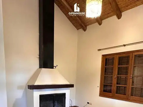 OPENHOUSE inmobiliaria alquila hermosa casa en calle Los Peralitos casi Viamonte, Chacras de Coria.