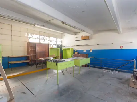 Venta  Deposito con oficinas y acceso vehicular
