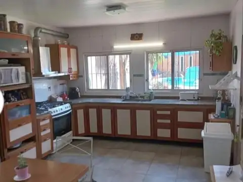 Casa 4 ambientes con 5 baños