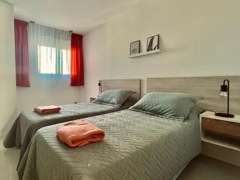 Semipiso de 3 ambientes a la calle con cochera descubierta