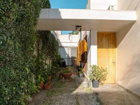 VENTA CASA 3 DORM - PLANTA BAJA - PARQUE- PILETA - QUINCHO - 67 8 y 9 | LA PLATA