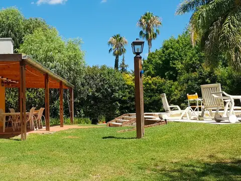 Casa en Venta con 2 cocheras