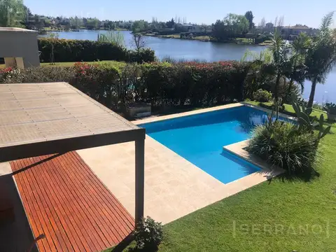Casa en Alquiler Temporal con 2 cocheras