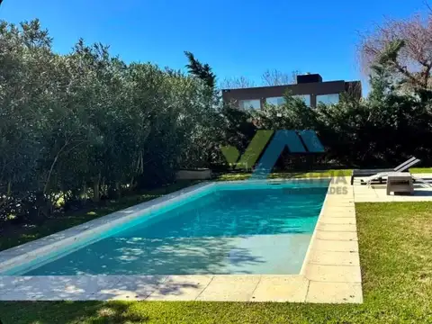 Casa con pileta - HARAS SANTA MARIA LAS LOMAS
