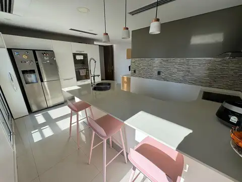 Departamento en Alquiler con 1 cocheras