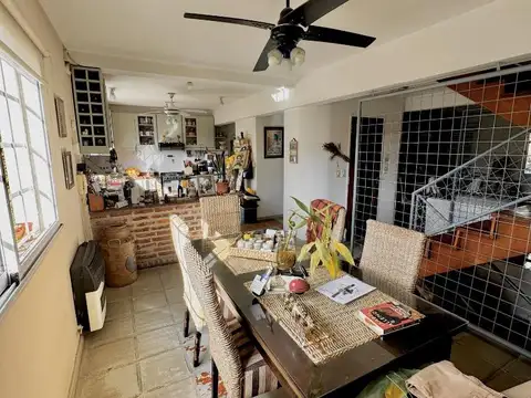 CASA 6 AMBIENTES LOTE PROPIO COCHERA QUINCHO PATIO TERRAZA