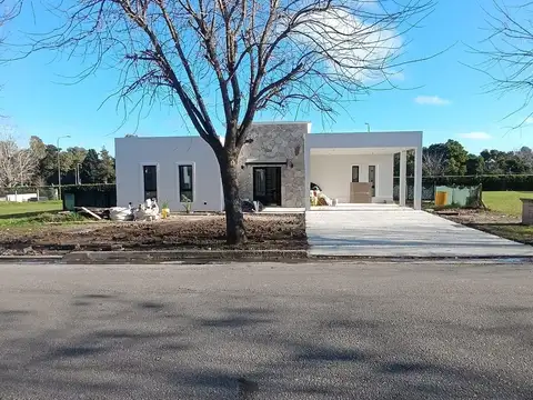 Casa 5 ambientes con 4 baños