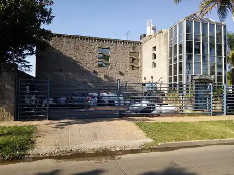 Oficina 6 ambientes con 3 baños