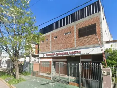 Edificio con lote propio adicional