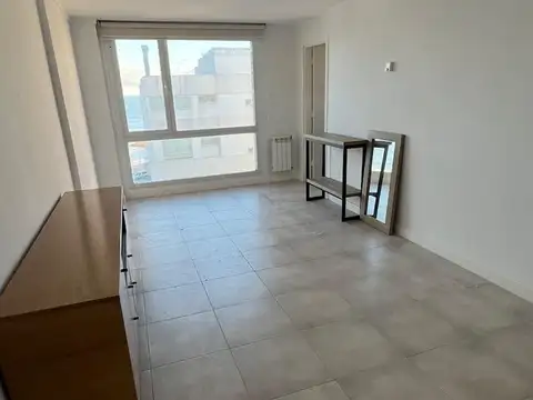 DEPARTAMENTO DE 3 AMB CON VISTA AL MAR. COCHERA Y BAULERA