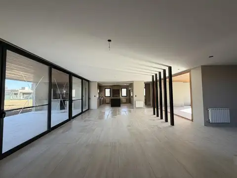 Casa 7 ambientes con 3 baños